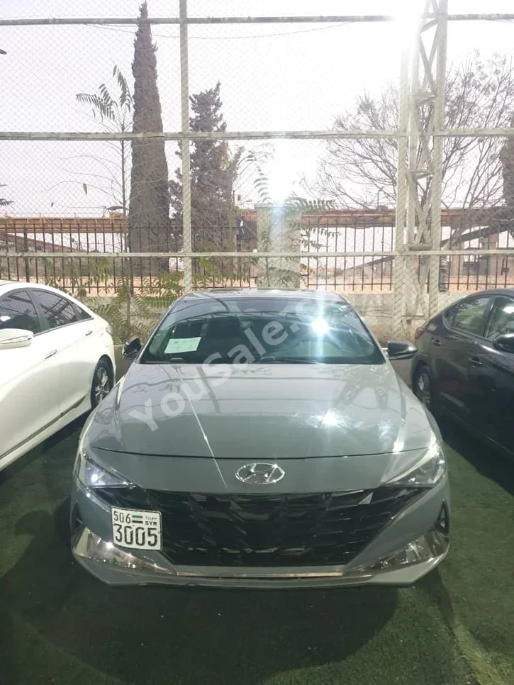 Hyundai  Elantra  2021  Automatic  84,000 km  4 Cylinder  FWD  Sedan  Gray  Gasoline