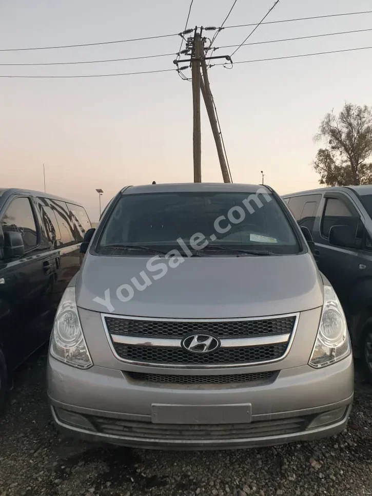 Hyundai Van H1 2010 Automatic 169,000 km 4 Cylinder RWD Van / Bus Silver Diesel