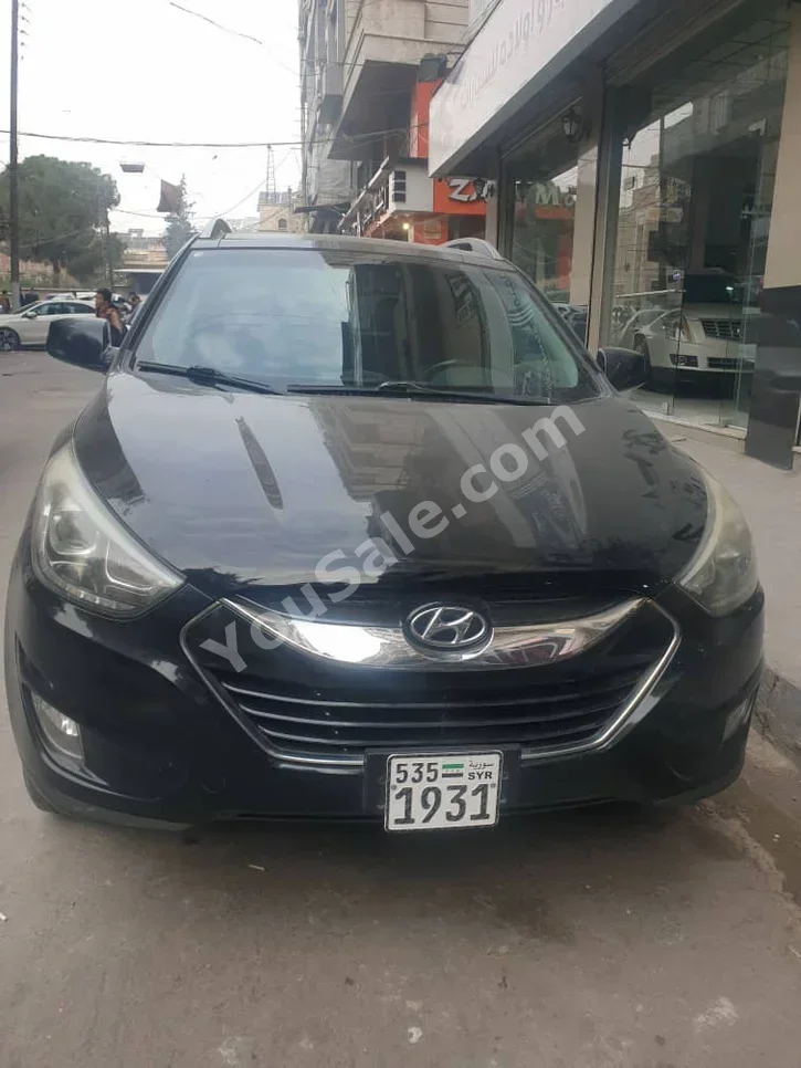 Hyundai Tucson 2014 Automatic 200,000 km Hyundai Cylinder FWD SUV Black Gasoline