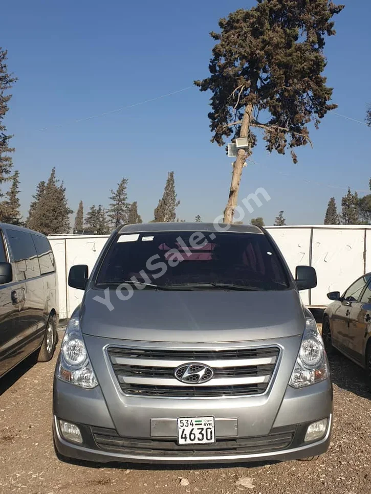 Hyundai Van H1 2014 Automatic 150,000 km 4 Cylinder RWD Van / Bus Silver Diesel
