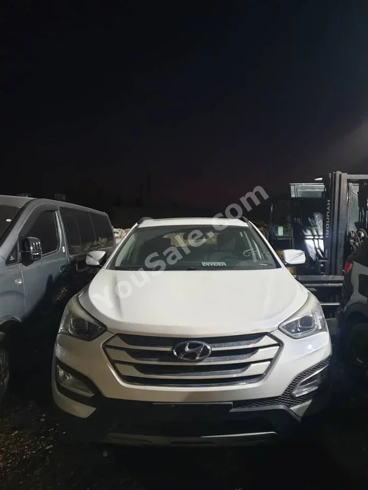 Hyundai  Santa Fe  2013  Automatic  166,000 km  4 Cylinder  FWD  SUV  White  Gasoline