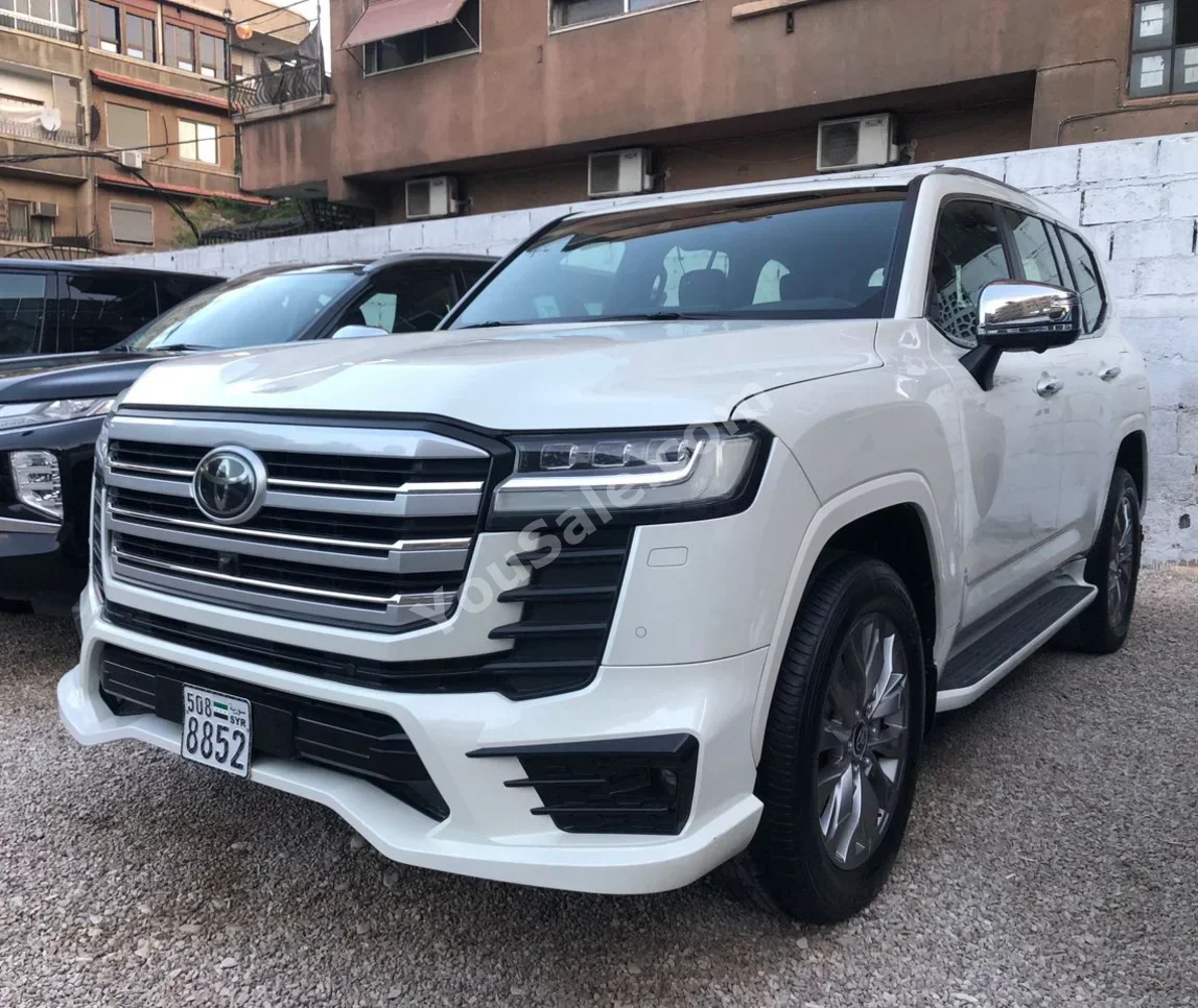 Toyota Land Cruiser VXR 2023 Automatic 70,000 km 6 Cylinder AWD SUV White Gasoline