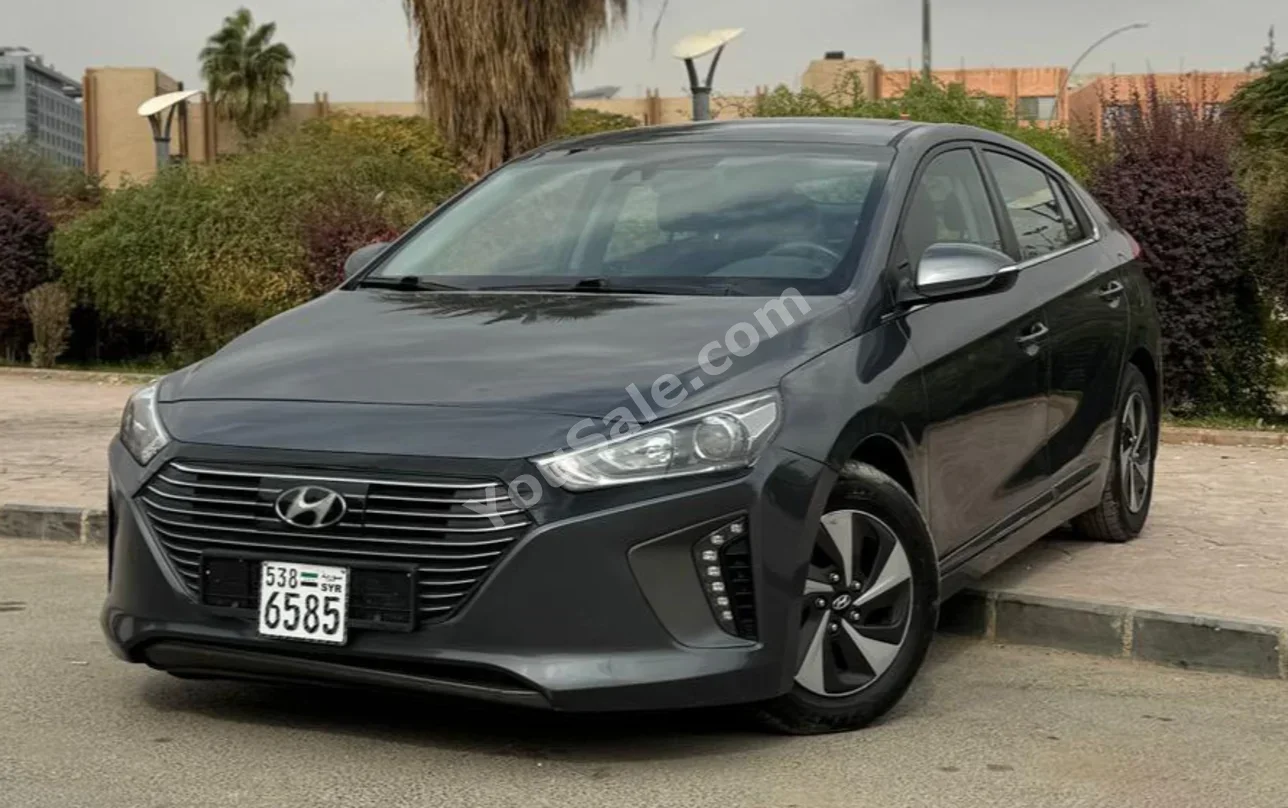 هيونداي  ايونيك  2019  اتوماتيك  143,000 كم  4 سلندر  دفع أمامي  سيدان  رصاصي  هايبرد