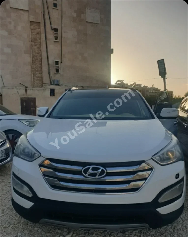 Hyundai Santa Fe 2014 Automatic 100,000 km 4 Cylinder FWD SUV White Gasoline