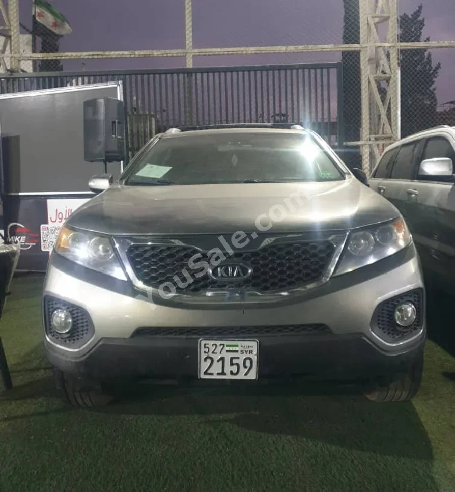 Kia  Sorento  2011  Automatic  212,000 km  4 Cylinder  FWD  SUV  Gray  Gasoline