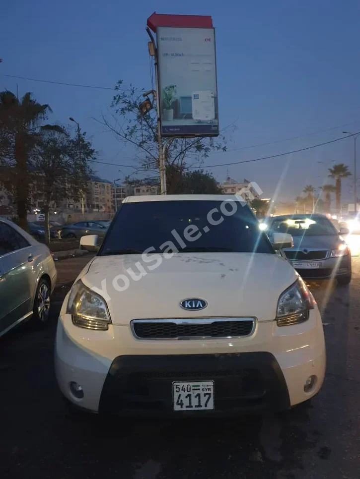 Kia  Soul  2011  Automatic  220,000 km  4 Cylinder  FWD  Hatchback  Beige  Gasoline
