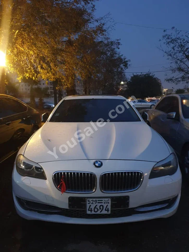 بي ام دبليو  الفئة - الخامسة  520i  2011  اتوماتيك  200,000 كم  4 سلندر  دفع خلفي  سيدان  أبيض  ديزل