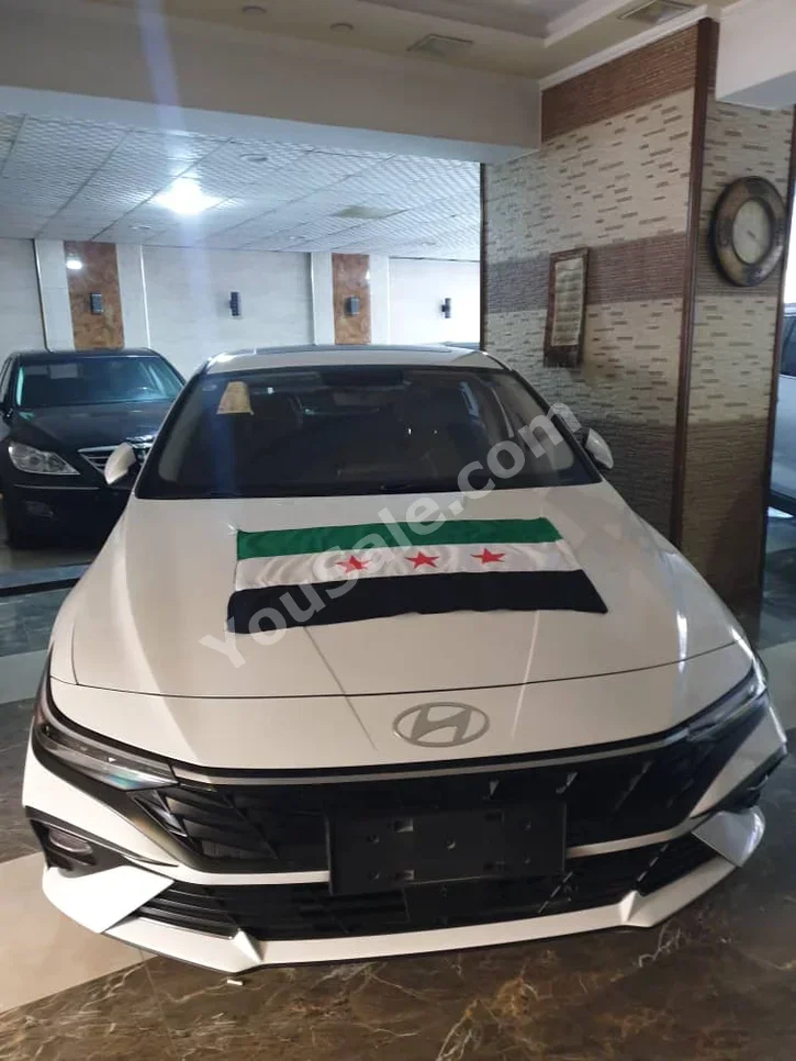 Hyundai  Elantra  2025  Automatic  10,000 km  4 Cylinder  FWD  Sedan  White  Gasoline
