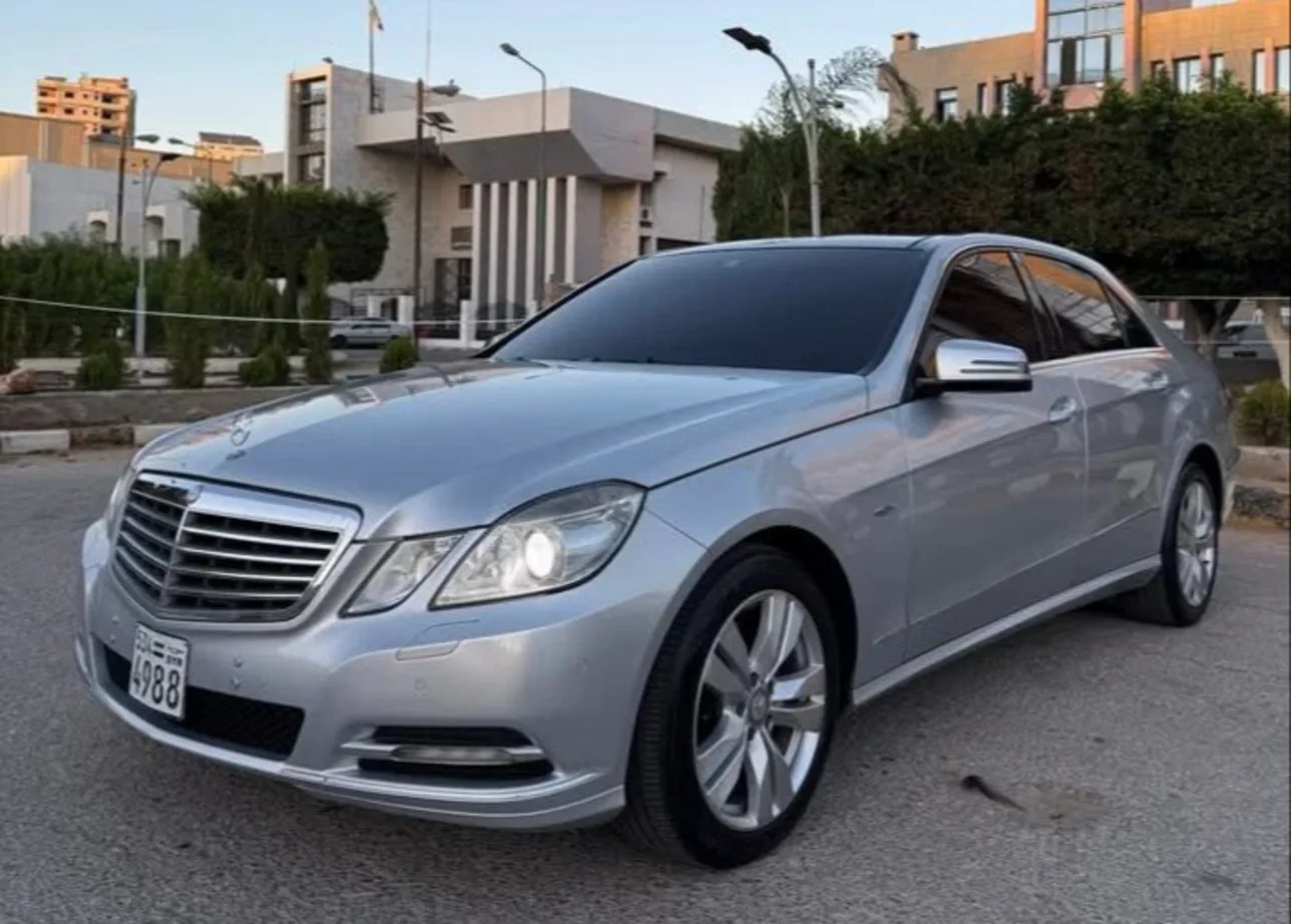 Mercedes-Benz  E-Class  300  2012  Automatic  140,000 km  4 Cylinder  RWD  Sedan  Silver  Gasoline