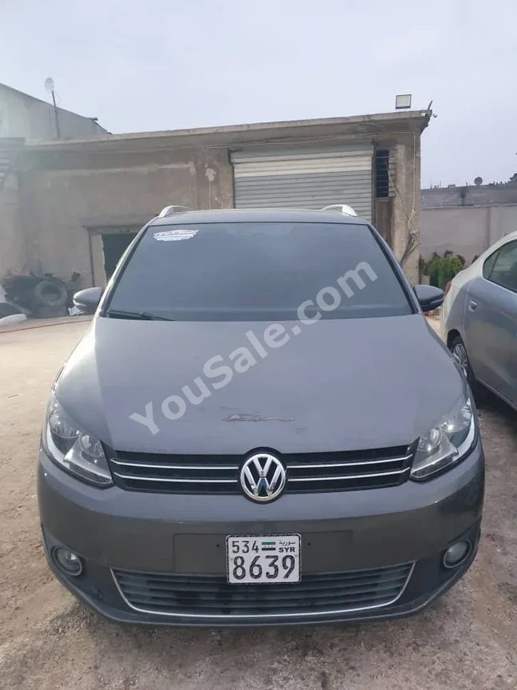 Volkswagen  Touran  2013  Automatic  145,000 km  4 Cylinder  FWD  Van / Bus  Gray  Gasoline