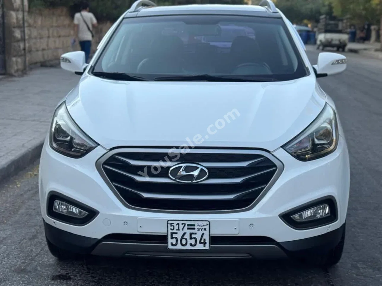 Hyundai Tucson 2014 Automatic 110,000 km 4 Cylinder AWD SUV White Gasoline