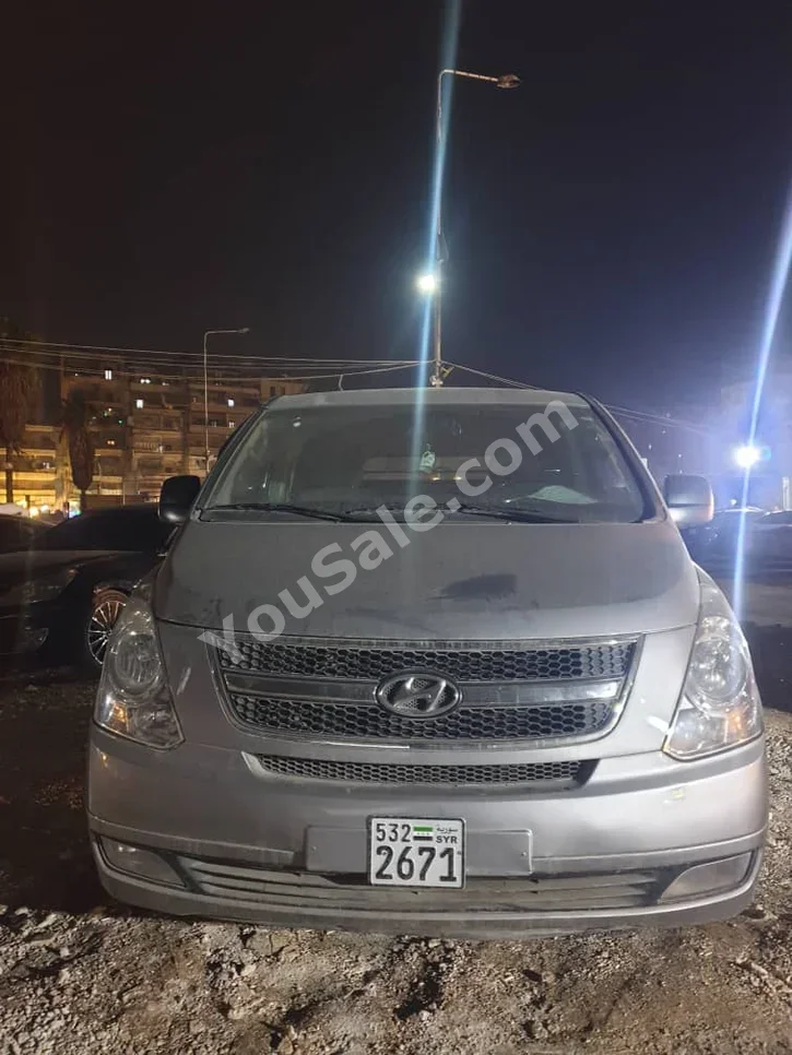 Hyundai  Van H1  2014  Automatic  260,000 km  4 Cylinder  RWD  Van / Bus  Silver  Diesel