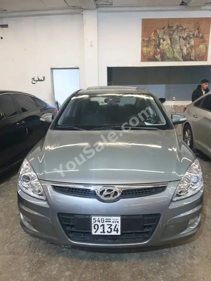هيونداي اي 30 2009 اتوماتيك 160,000 كم 4 سلندر دفع أمامي هاتشباك رمادي بنزين