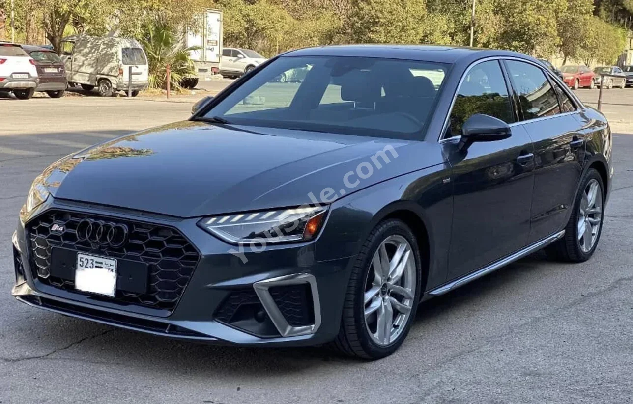 Audi  A4  2022  Automatic  98,000 km  6 Cylinder  4WD  Sedan  Gray  Gasoline