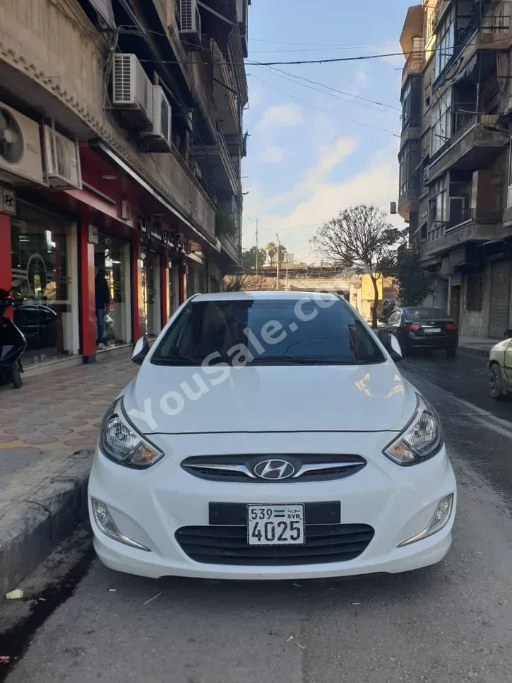 Hyundai Accent 2012 Automatic 160,000 km 4 Cylinder FWD Sedan White Gasoline