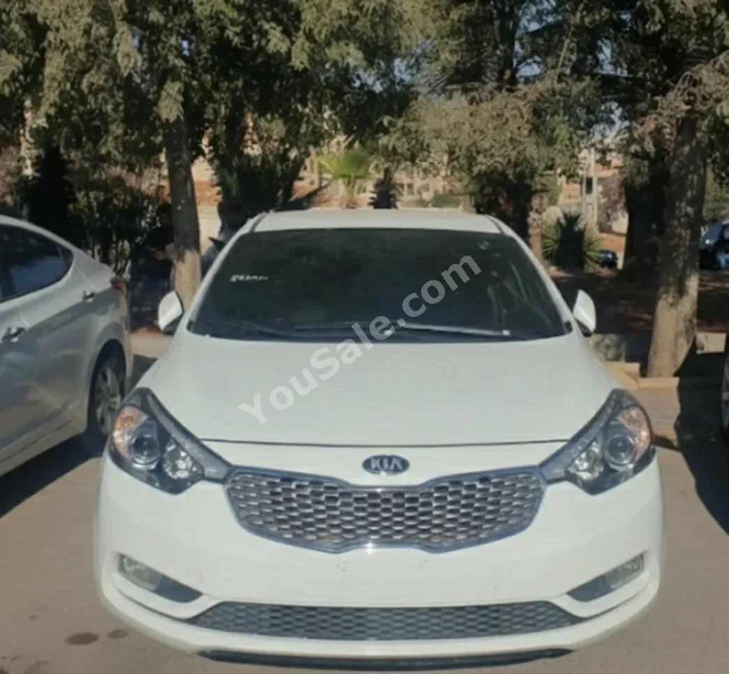 Kia K3 2013 Automatic 85,000 km 4 Cylinder FWD Sedan White Gasoline
