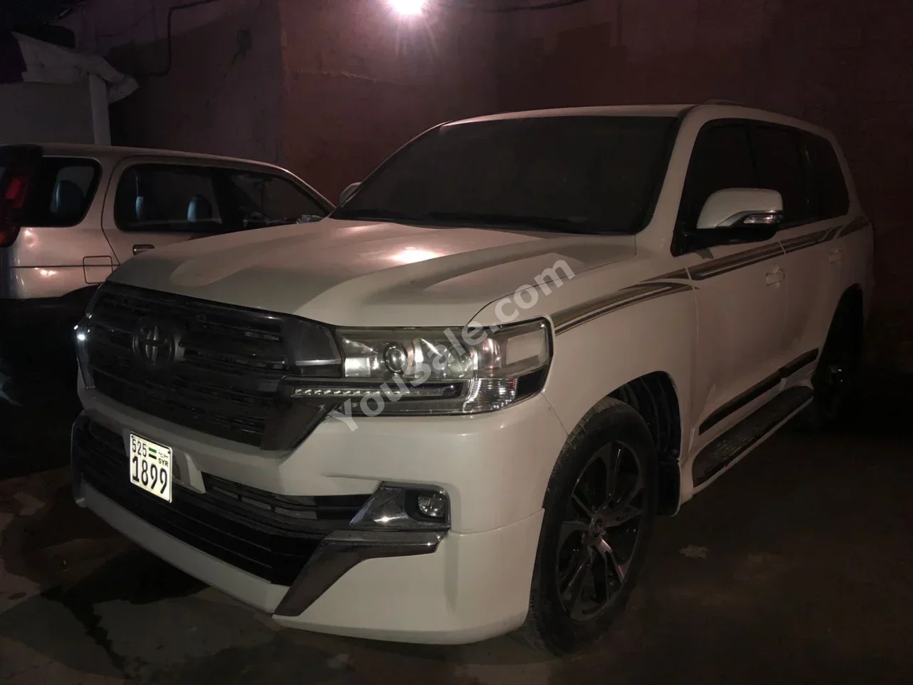 Toyota  Land Cruiser  GXR  2013  Automatic  146,000 km  6 Cylinder  AWD  SUV  White  Gasoline