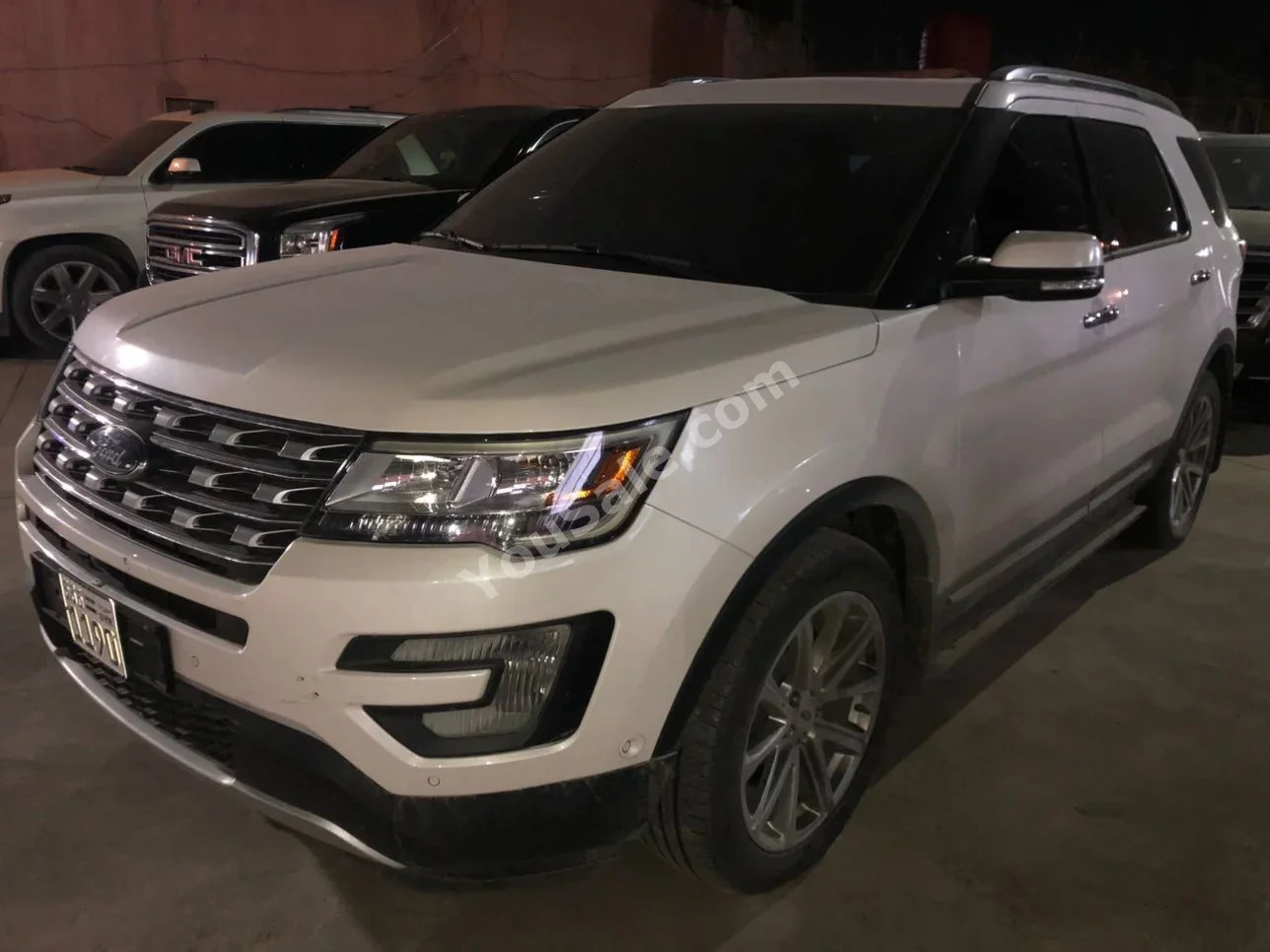 Ford  Explorer  Limited  2017  Automatic  141,000 km  6 Cylinder  AWD  SUV  White  Gasoline