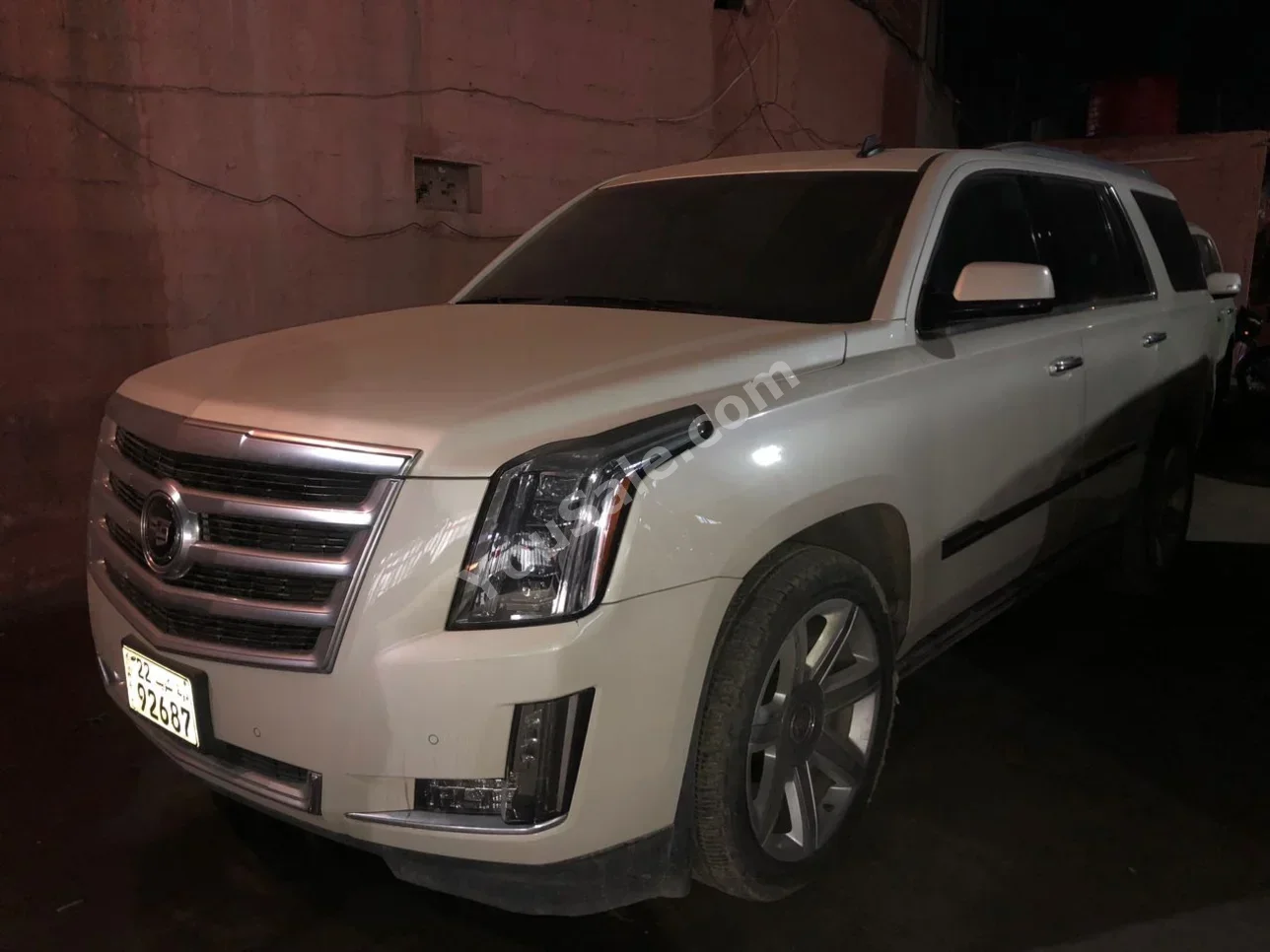 Cadillac Escalade 2015 Automatic 250,000 km 8 Cylinder AWD SUV White Gasoline