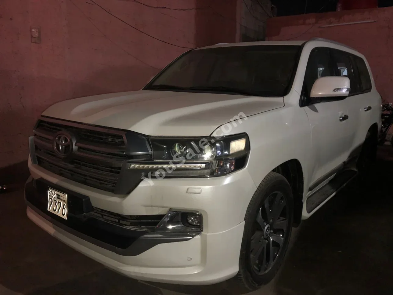 Toyota  Land Cruiser  GXR  2019  Automatic  146,000 km  6 Cylinder  AWD  SUV  White  Gasoline