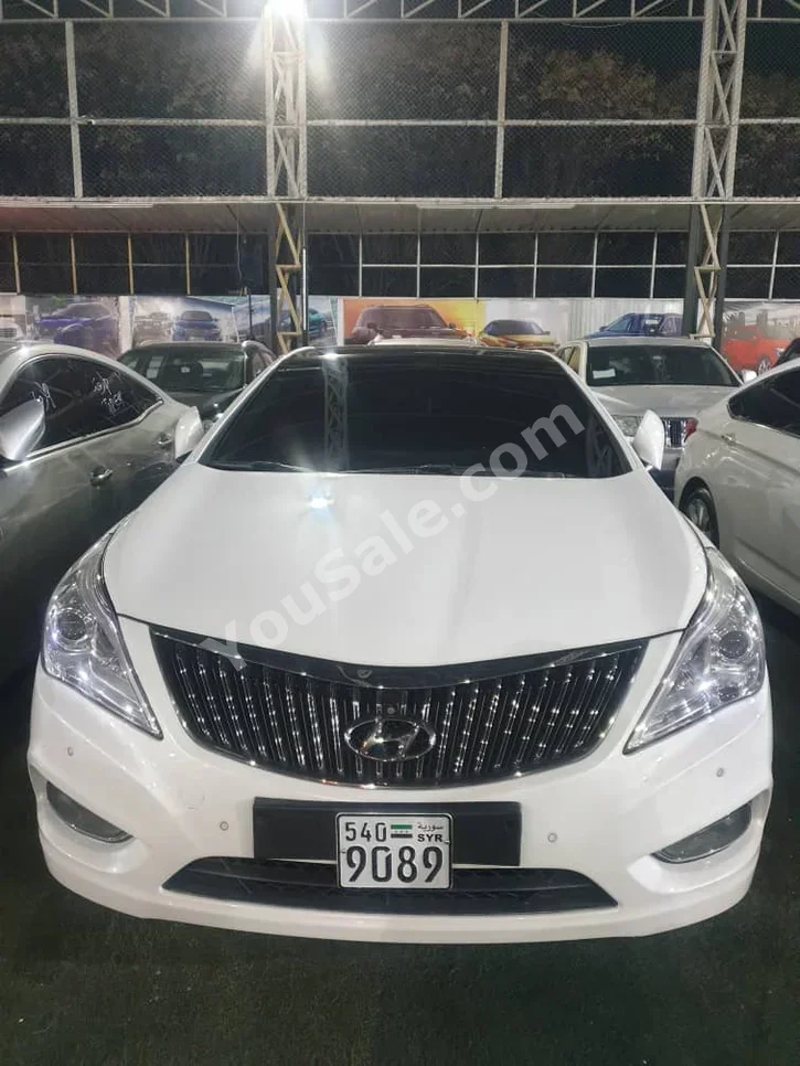 Hyundai  Grandeur  2012  Automatic  133,000 km  4 Cylinder  FWD  Sedan  White  Gasoline