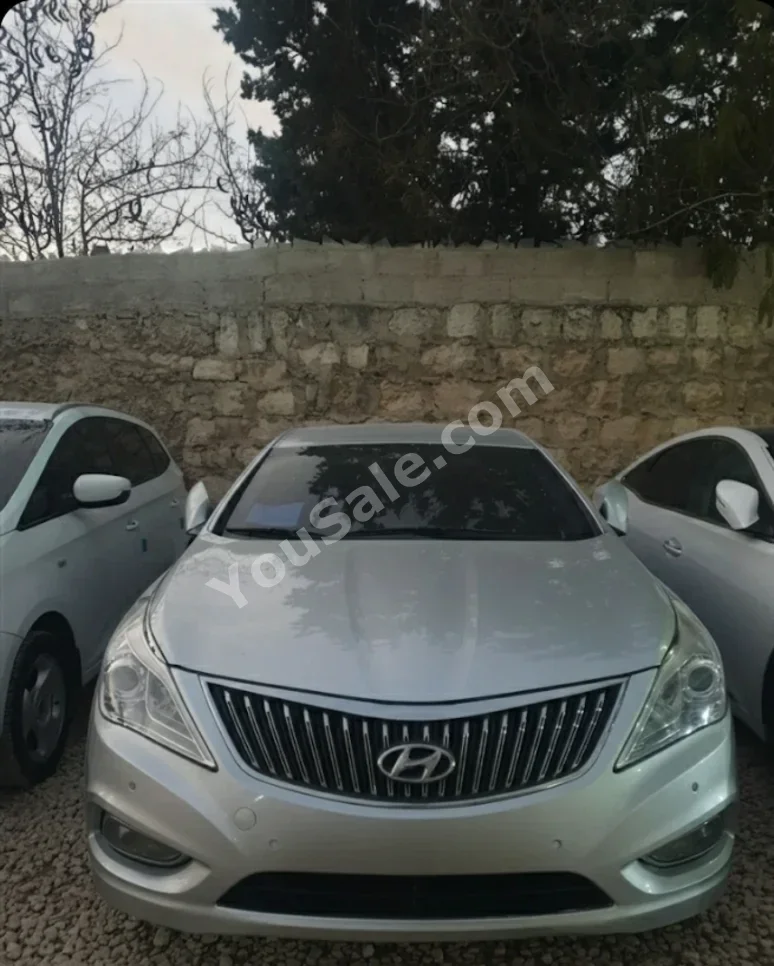 Hyundai Grandeur 2011 Automatic 52,000 km 4 Cylinder FWD Sedan Silver Gasoline