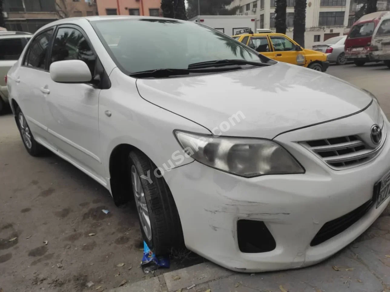 تويوتا كامري 2013 اتوماتيك 230,000 كم 4 سلندر دفع أمامي سيدان أبيض بنزين