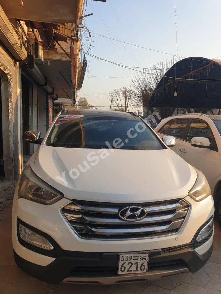 Hyundai Santa Fe 2016 Automatic 150,000 km 4 Cylinder FWD SUV White Gasoline
