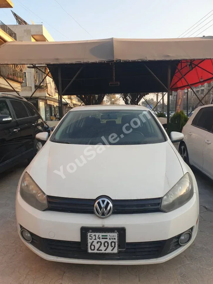 Volkswagen Golf 2013 Automatic 300,000 km 4 Cylinder FWD Hatchback White Gasoline