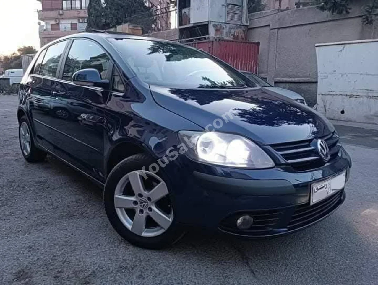 Volkswagen  Golf  2006  Automatic  200,000 km  4 Cylinder  FWD  Sedan  Blue  Gasoline