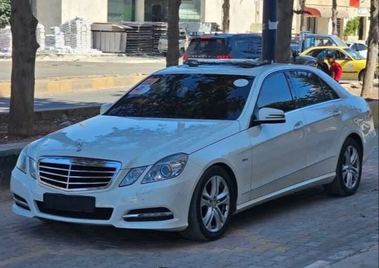 Mercedes-Benz  E-Class  220  2012  Automatic  125,000 km  4 Cylinder  RWD  Sedan  White  Gasoline