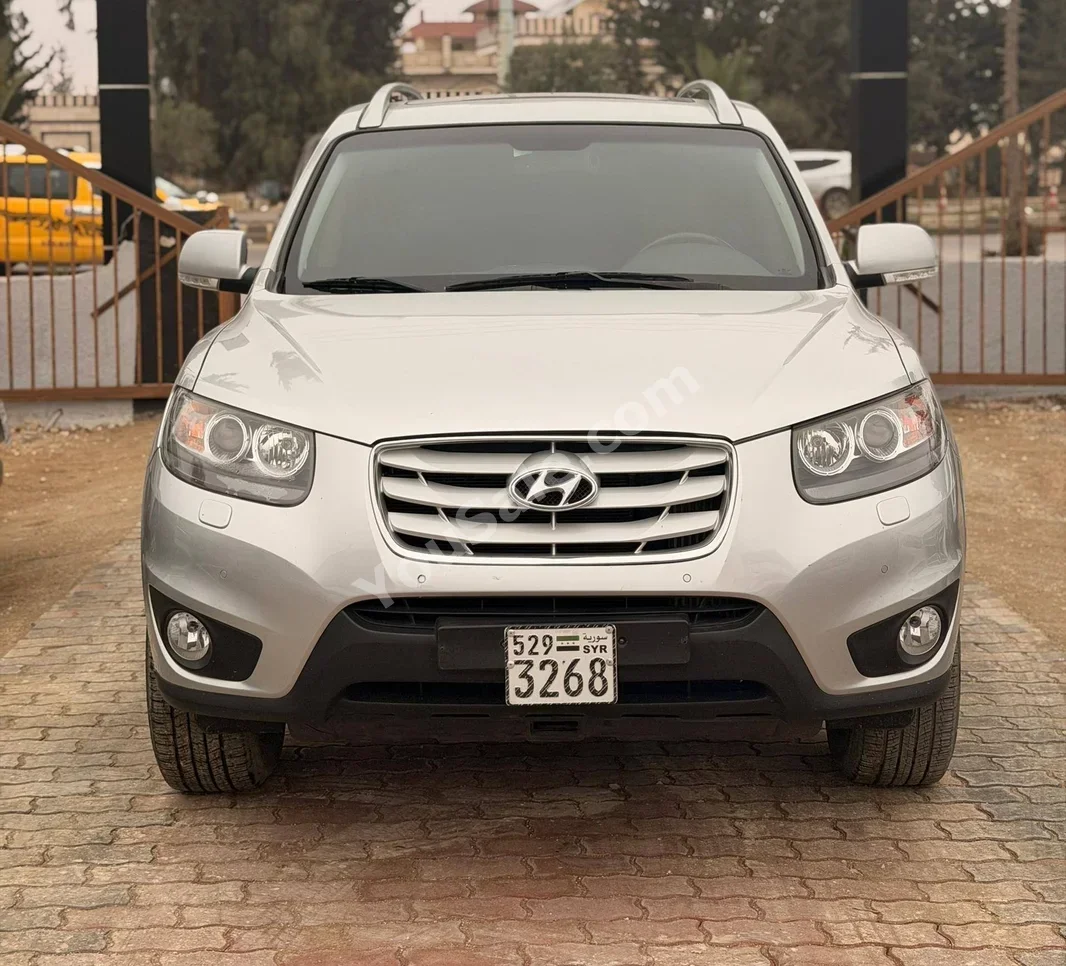 Hyundai Santa Fe 2010 Automatic 90,000 km 4 Cylinder AWD SUV Silver Diesel