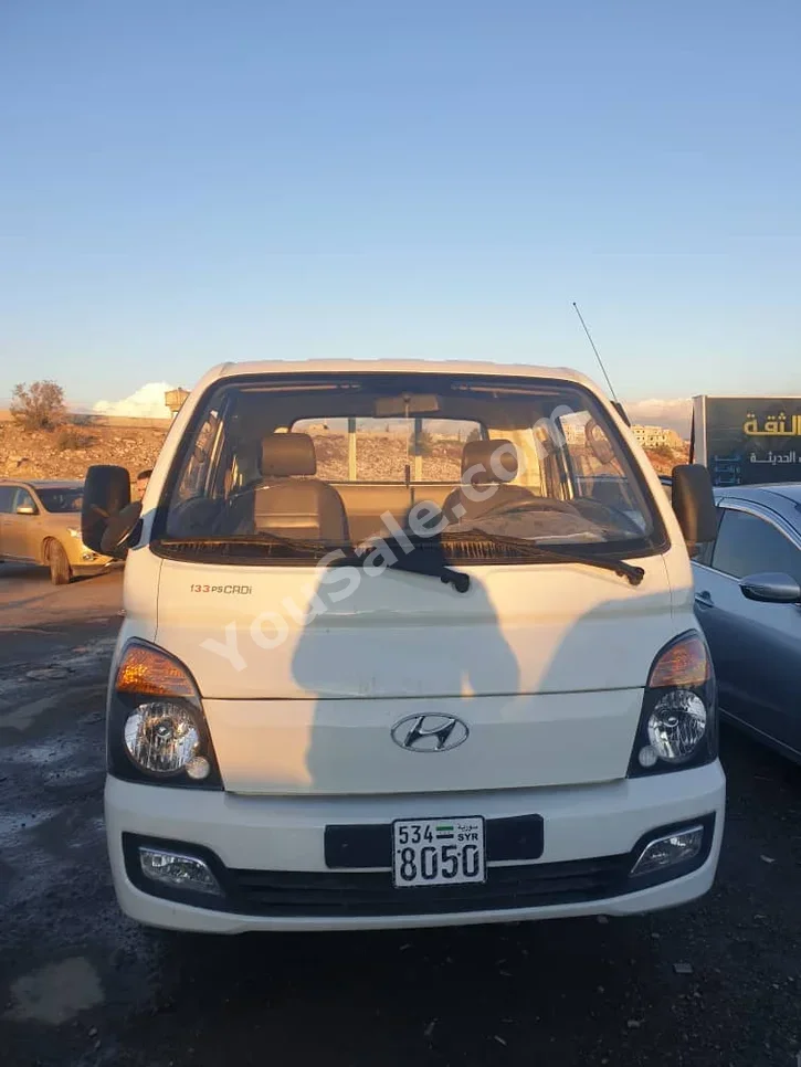 Hyundai Porter Porter 2013 Manual 133,000 km 4 Cylinder RWD Pick Up White Diesel
