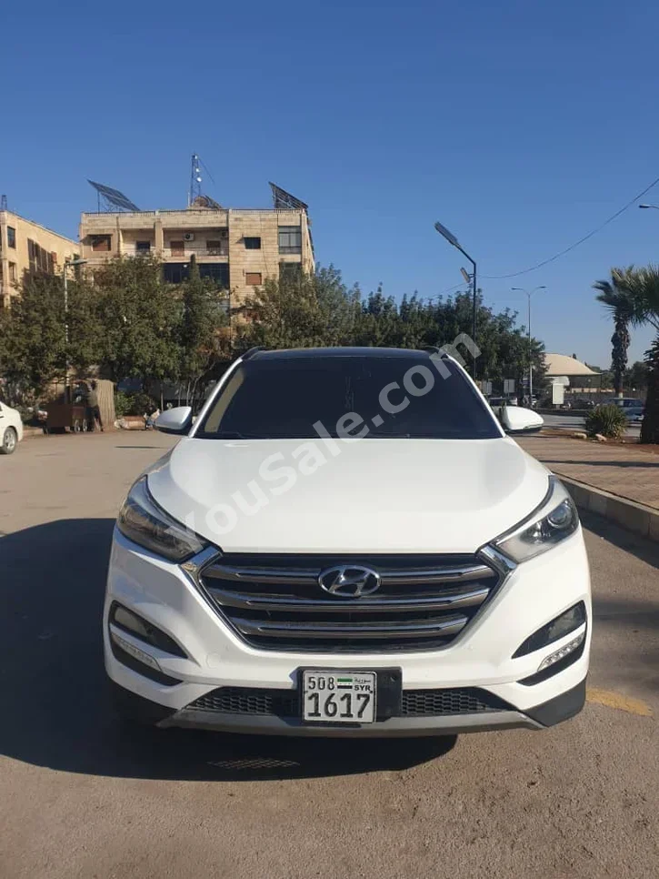 Hyundai Tucson 2016 Automatic 144,000 km 4 Cylinder FWD SUV White Gasoline
