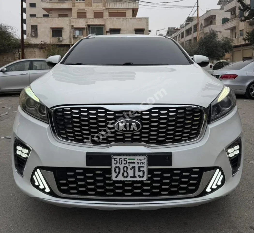 Kia  Sorento  2017  Automatic  121,000 km  4 Cylinder  AWD  SUV  White  Gasoline