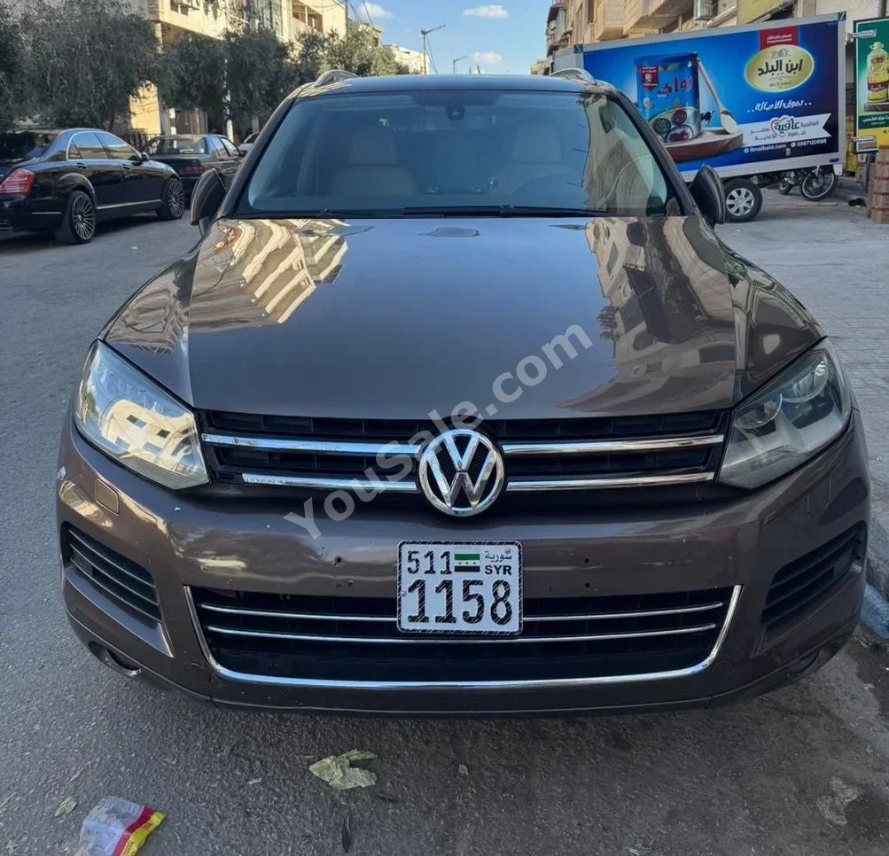 Volkswagen Touareg 2012 Automatic 143,000 km 6 Cylinder AWD SUV Brown Gasoline