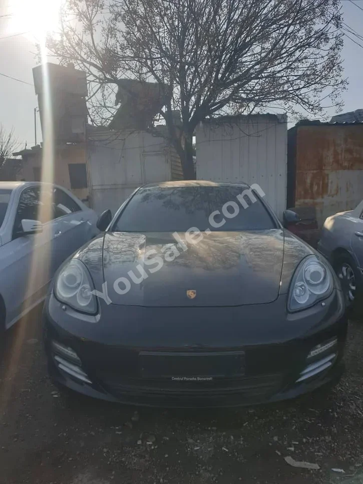 Porsche Panamera 4 2011 Automatic 190,000 km 6 Cylinder 4WD Sedan Black Gasoline