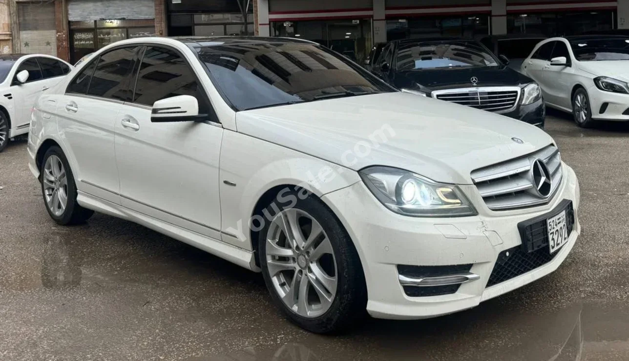 Mercedes-Benz C-Class 200 2012 Automatic 146,000 km 4 Cylinder RWD Sedan White Gasoline