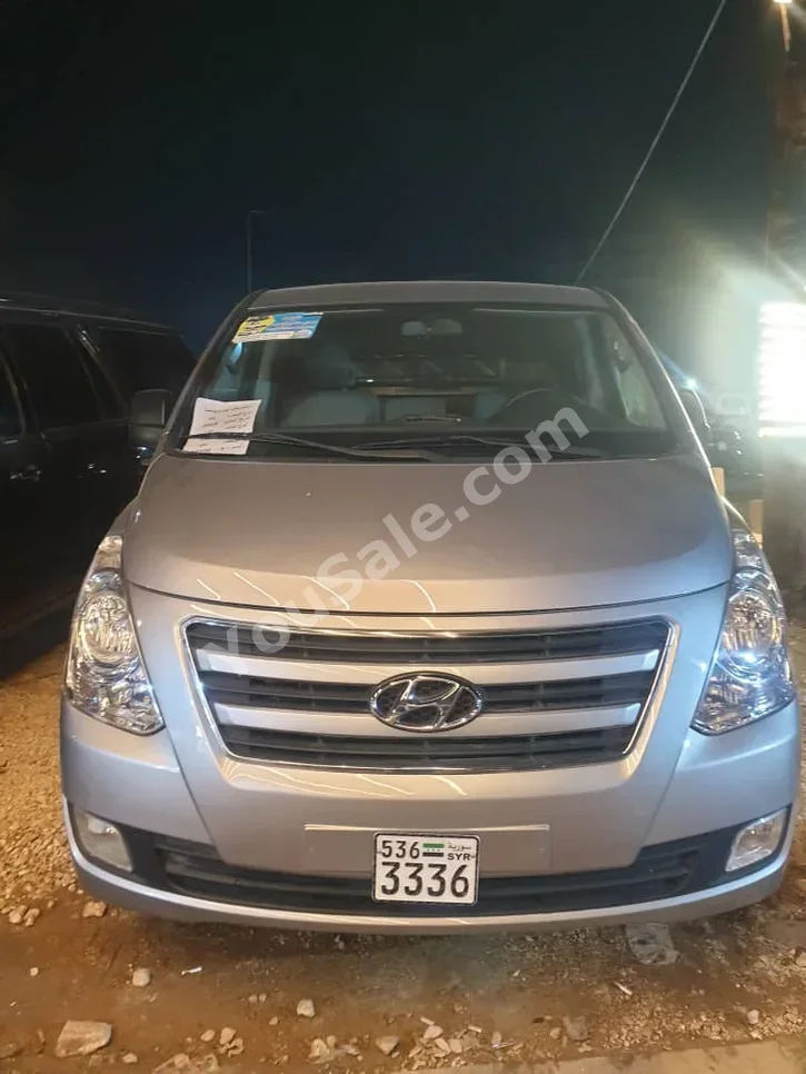 هيونداي فان اتش وان 2018 اتوماتيك 138,000 كم 4 سلندر دفع خلفي فان \ باص فضي ديزل