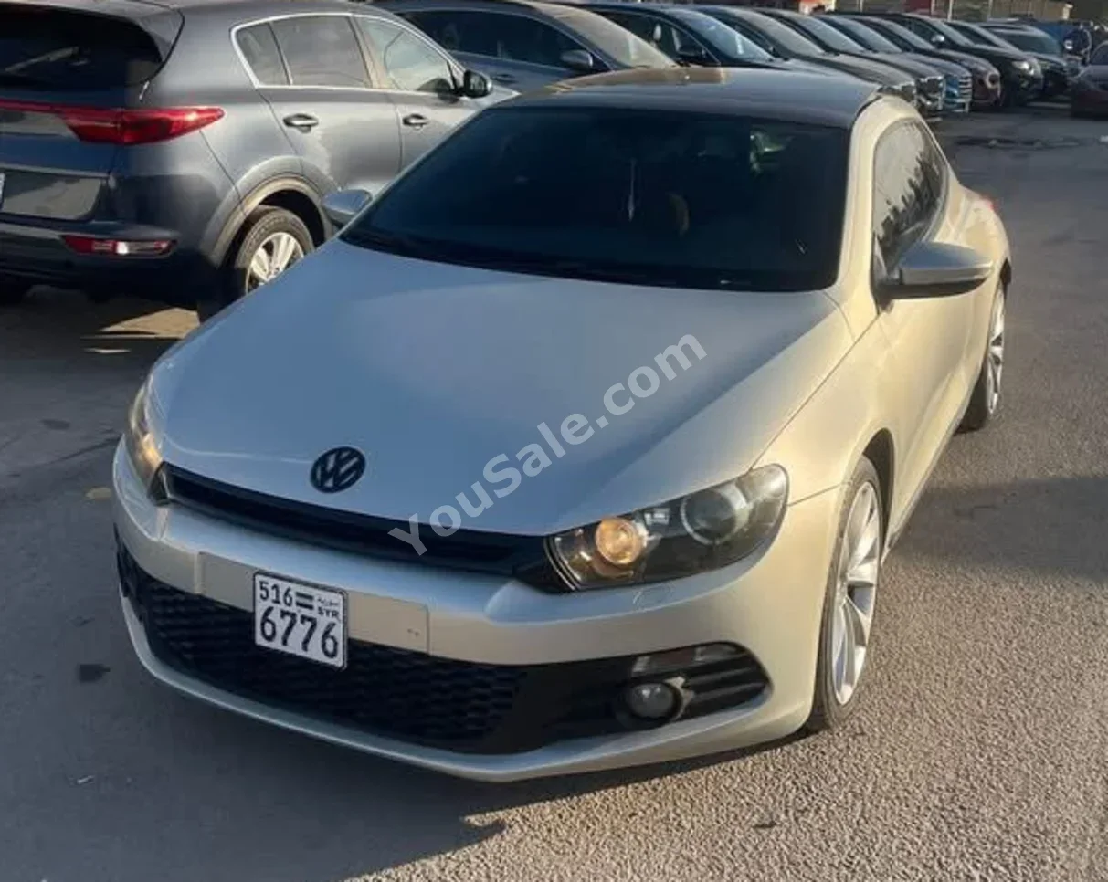 فوكس واغن  شيروكو  2013  اتوماتيك  96,000 كم  4 سلندر  دفع أمامي  كوبيه \ سبورت  فضي  بنزين