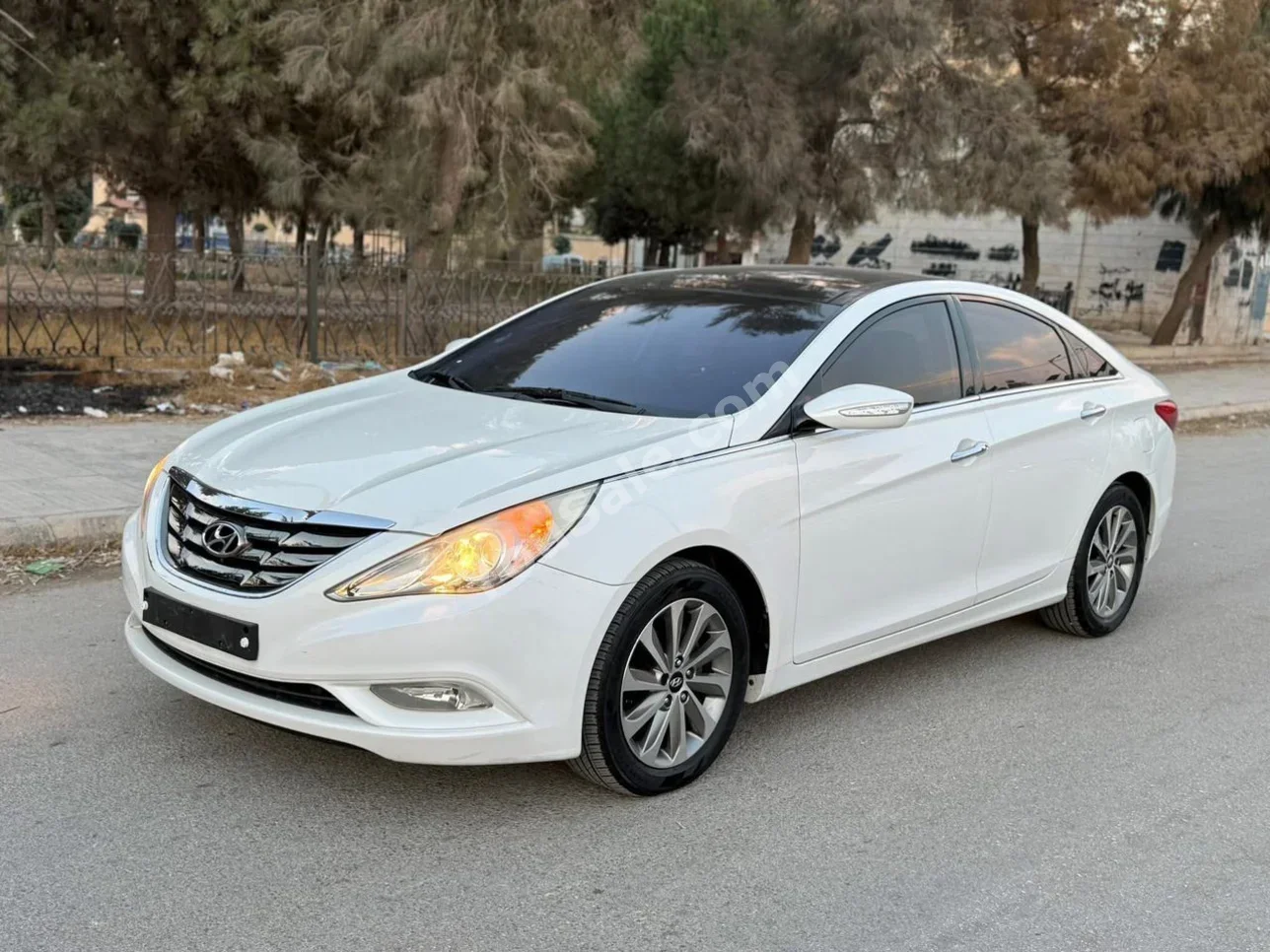 Hyundai  Sonata  2011  Automatic  193,000 km  4 Cylinder  FWD  Sedan  White  Gasoline