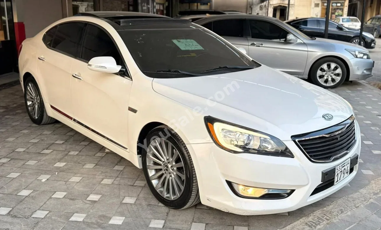 Kia K7 2011 Automatic 157,000 km 4 Cylinder FWD Sedan White Gasoline