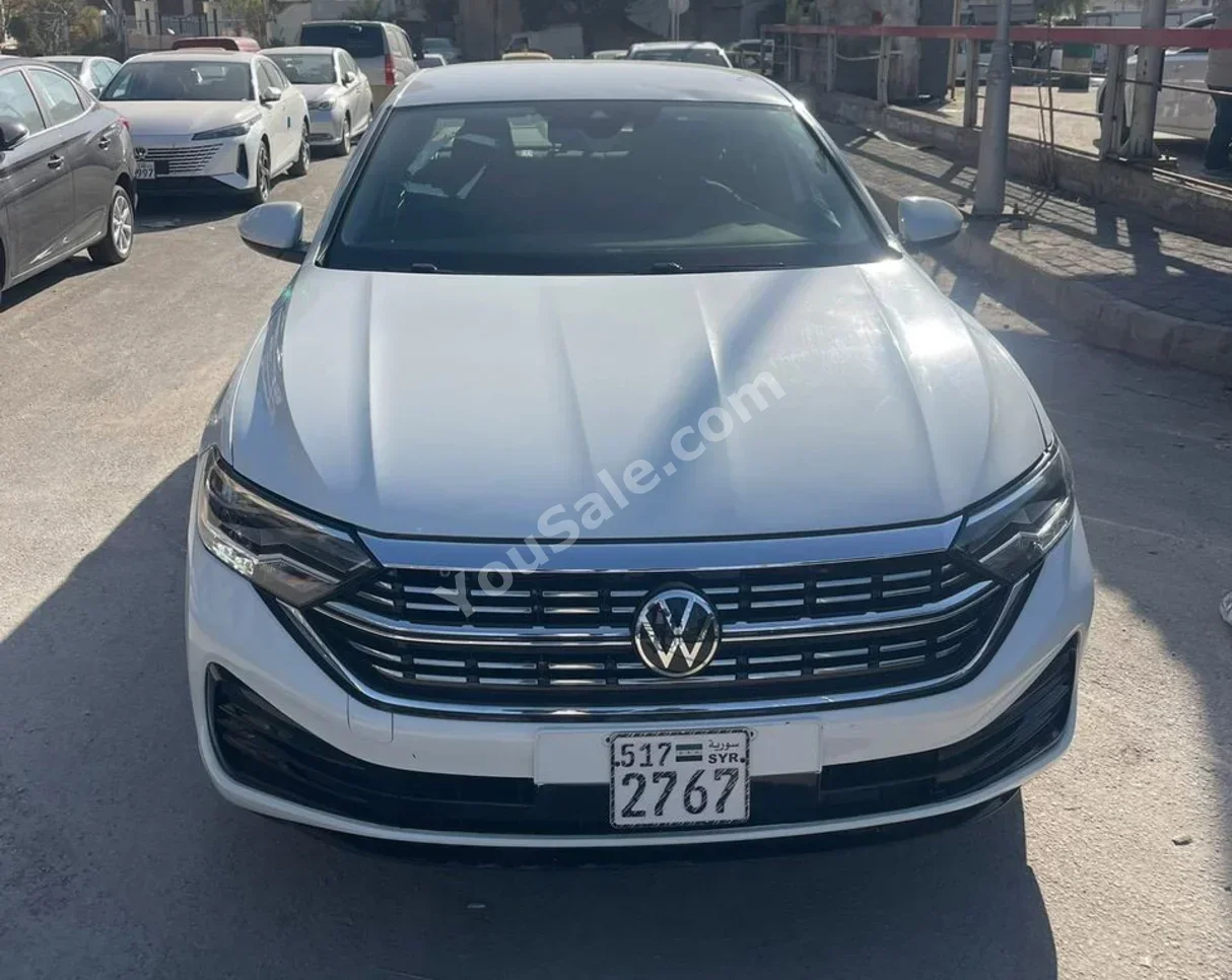 Volkswagen Jetta 2024 Automatic 28,000 km 4 Cylinder FWD Sedan White Gasoline