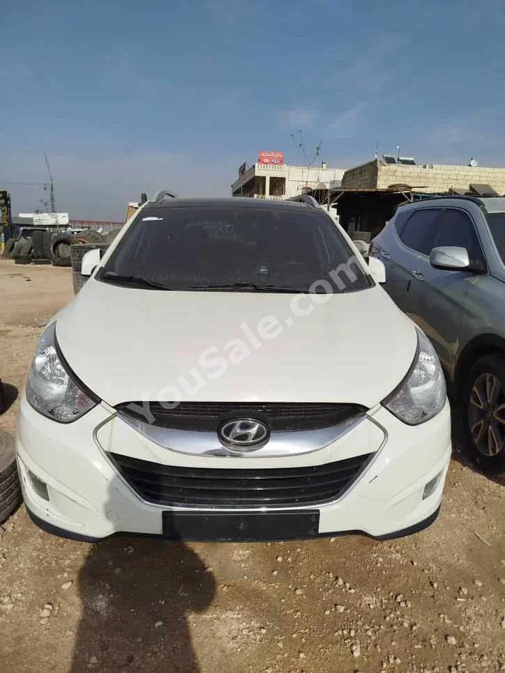 Hyundai Tucson 2010 Automatic 177,000 km 4 Cylinder FWD SUV White Diesel