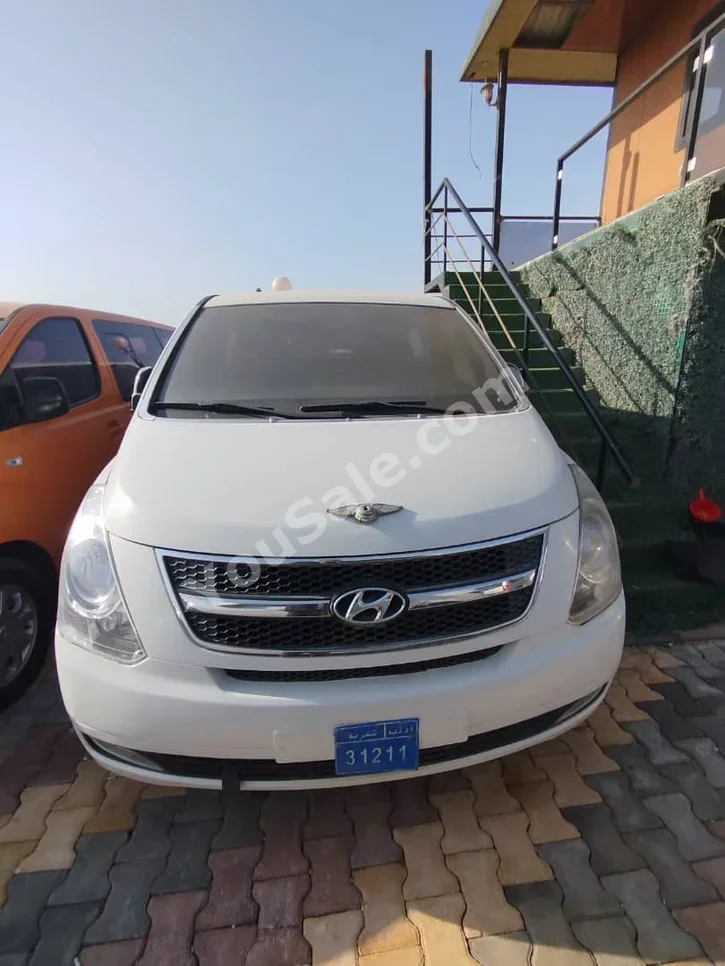 Hyundai Van H1 2011 Manual 190,000 km 4 Cylinder RWD Van / Bus White Diesel