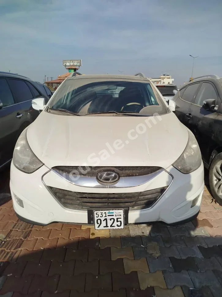 Hyundai Tucson 2016 Automatic 150,000 km 4 Cylinder FWD SUV White Gasoline