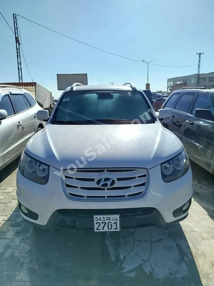 Hyundai Santa Fe 2010 Automatic 160,000 km 4 Cylinder FWD SUV White Diesel