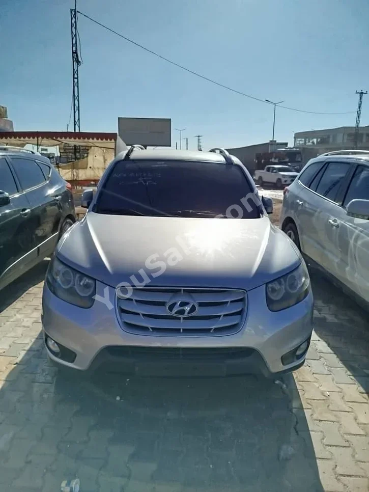 Hyundai Santa Fe 2010 Automatic 170,000 km 4 Cylinder FWD SUV Silver Diesel