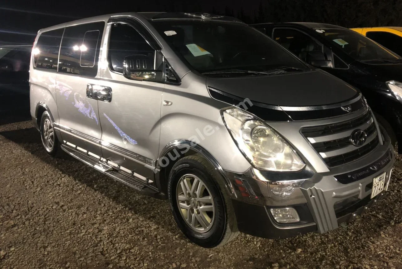 Hyundai  Van H1  2017  Automatic  240,000 km  4 Cylinder  FWD  Van / Bus  Silver  Gasoline