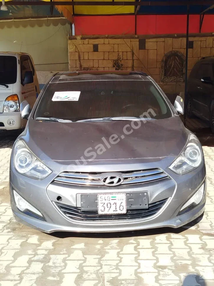 هيونداي اي 40 2012 اتوماتيك 200,000 كم 4 سلندر دفع أمامي سيدان رصاصي ديزل
